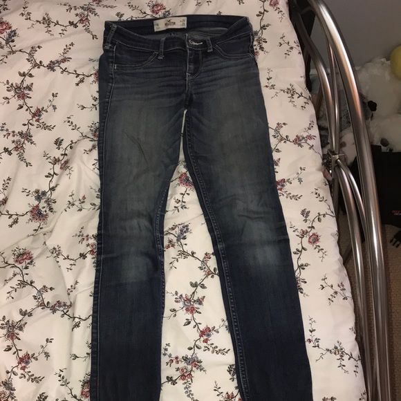 Hollister Medium Wash Skinny Jeans - Picture 1 of 2